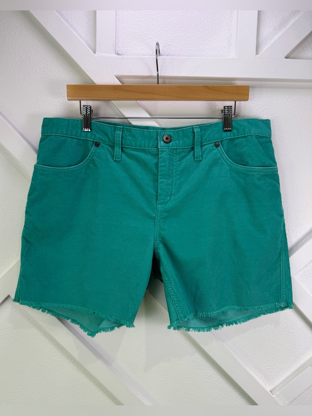 Carve Designs Oahu High Rise Corduroy 6" Short Geeen Size 12
